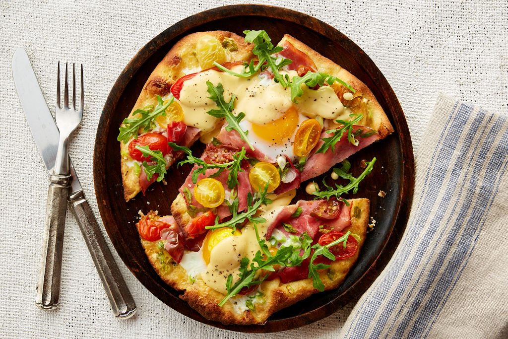 Eggs Benedict Breakfast Pizzettes